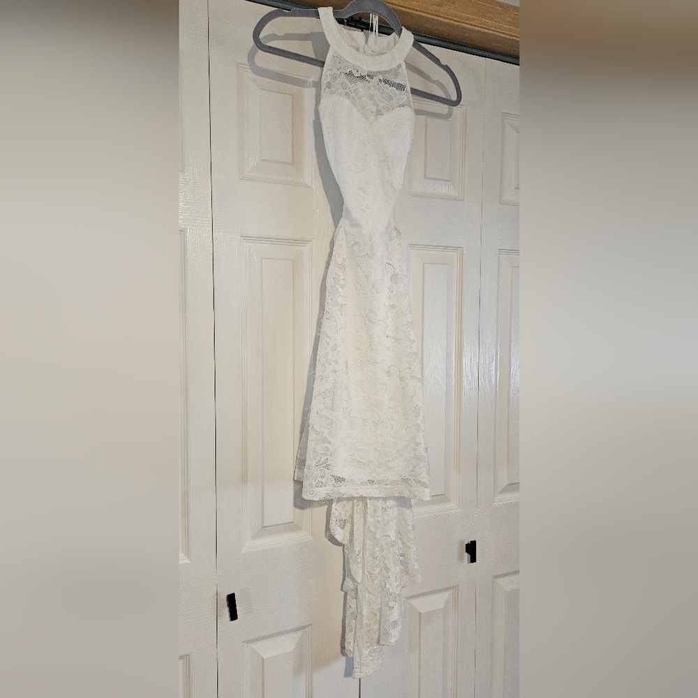 Chic Ivory Lace Halter Wedding Dress